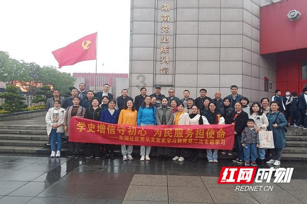 逃离快乐小镇